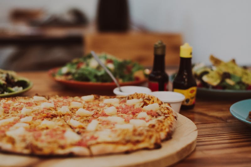 Cheesy Hawaiian pizza with ham and pineapple toppings