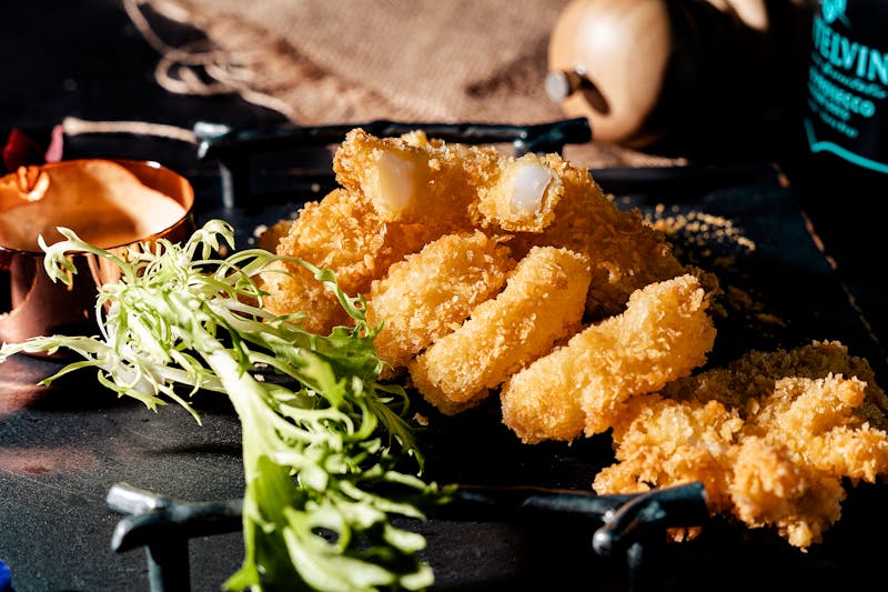 Golden mozzarella sticks with marinara
